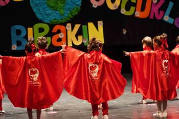 Çocukların Hazırlanan Gösteride Hünerlerini Sergiledi
