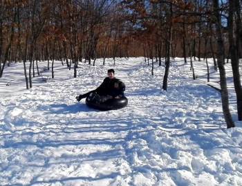 Çocukların Yarı Yıl Tatilinde Kamyon Lastiği İle Kar Keyfi
