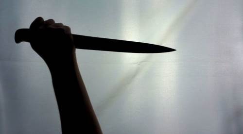 Çocuklarının önünde öldürüp yol kenarına attı