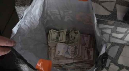 Çöp evden torbalarla servet çıktı!