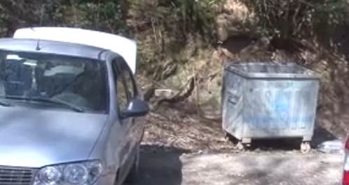 Çöp konteynerindeki not kan dondurdu: Gözlerine inanamadılar!