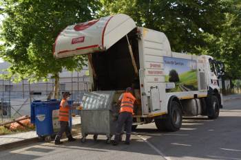Çöp Konteynerler Yerinde Yıkanıyor

