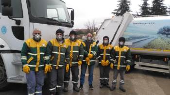 Çöp Toplama Hizmetini Yürüten İşçiler Gecesinin Gündüzüne Katıyor
