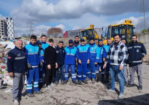 Çöpe giden 100 bin lirayı temizlik işçileri bulup, sahibine teslim ettiler