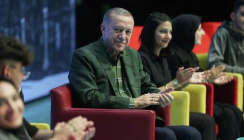 Cumhurbaşkanı Erdoğan’ın Gençlik Vizyonu üç dilde kitaplaştırıldı