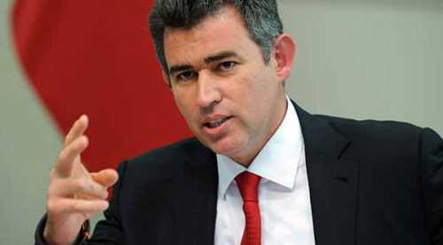 Cumhurbaşkanı'na bakarak şöyle dedi...