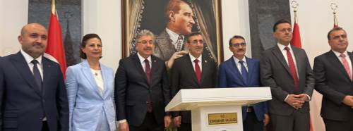 Cumhurbaşkanı Yardımcısı Yılmaz, Eskişehir Valiliğini ziyaret etti