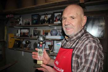 Cumhurbaşkanının Elinden ’Yaşayan İnsan Hazineleri’ Ödülünü Alan Salim Usta O Anları Anlattı
