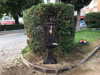 Cumhuriyet Meydanı’Nın Yanına Yeni Dekoratif Döküm Çeşme
