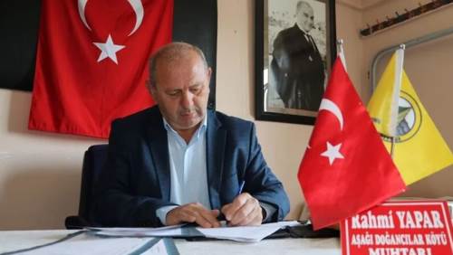 Damadı olduğu köyde 5 dönemdir muhtarlık yapıyor