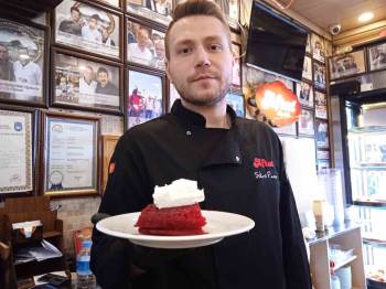 Damak Çatlatan Lezzetiyle Bilinen Bu Tatlıya İlgi Bayramda Da Yoğun
