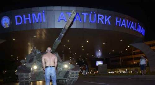 Darbe oldu mu tankın üstüne çıkmak gerekir