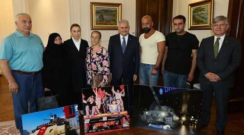 Darbeye direnenler Köşk'e çıktı