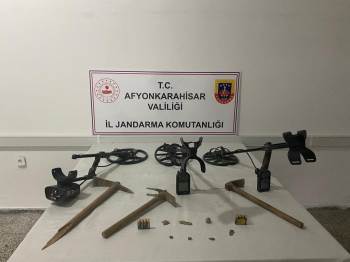 Dedektörle Define Ararken Yakalandılar
