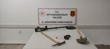 Dedektörle Define Ararken Yakalandılar
