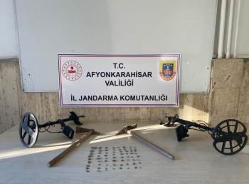 Dedektörle Yakalandılar
