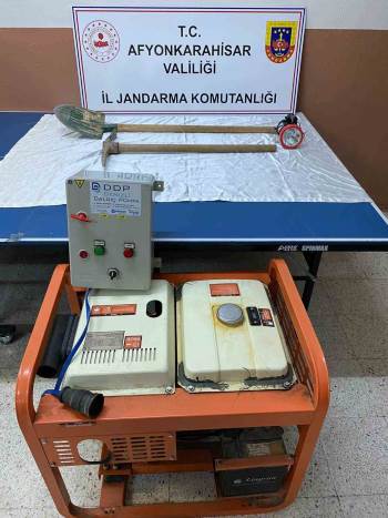 Define İçin Kaçak Kazıya Başlayamadan Jandarmaya Yakalandılar
