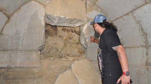 Definecilerin talanına uğradı