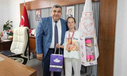 Defne Öykü Atılgan, "Otizm Yıldız Kızlarda" Türkiye şampiyonu