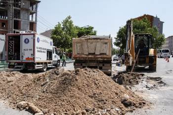 Deforme Olan İçme Suyu Hatları Yenileniyor
