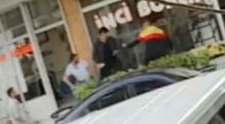 Dehşet anları: Hiç tanımadığı genci sırtından bıçakladı, serbest kaldı!