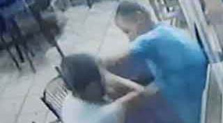 Dehşet anları! Kardeşini defalarca kez bıçakladı