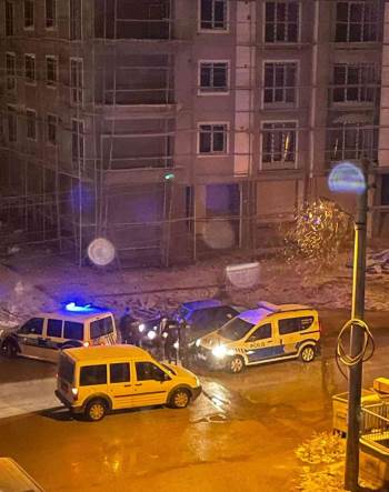 Demir Çalan Hırsızlar Polis Kovalamacası Sonucu Yakalandı
