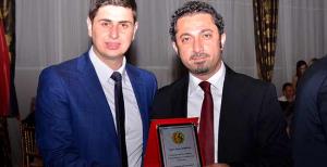 Demirdaş'a teşekkür plaketi