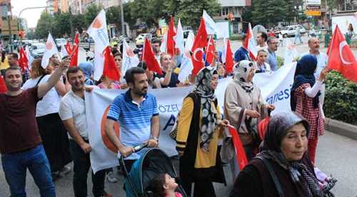 Demokrasi yürüyüşüne destek