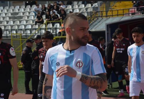 Deniz yedek başladı