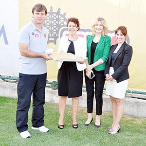 Denizbanktan baklava ikramı