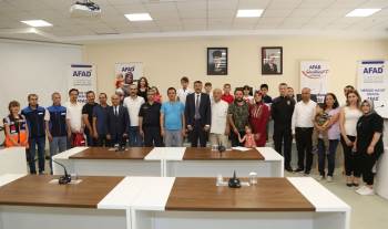 Deprem Anı Tatbikatı’Nda Hediyeler Verildi
