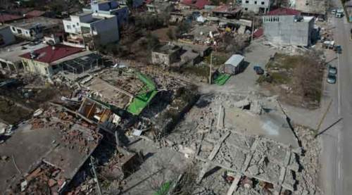 Deprem bir mahalleyi neredeyse yok etti!