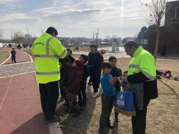 Deprem Bölgesi İçin Hiç Kullanılmamış Kıyafet Ve Battaniye Kampanyası Başlatıldı
