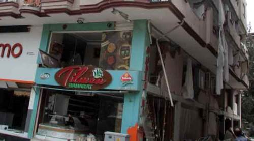 Depremde 60 kişiyi kurtardı, yıkılan duvar altında can verdi