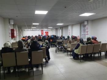 Depremde Hayatını Kaybedenler İçin Hatim Duası Yapıldı
