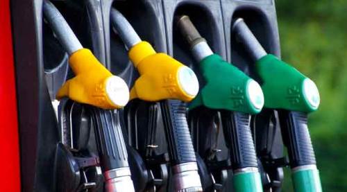 Depremden etkilenen 10 ile 15,3 milyon litre akaryakıt