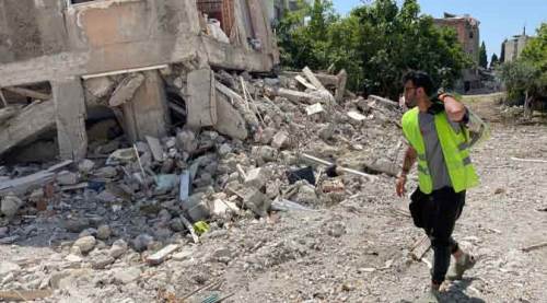 Depremden tam 76 gün sonra canlı olarak buldular