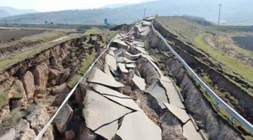 Depremin merkezinden korkunç görüntü