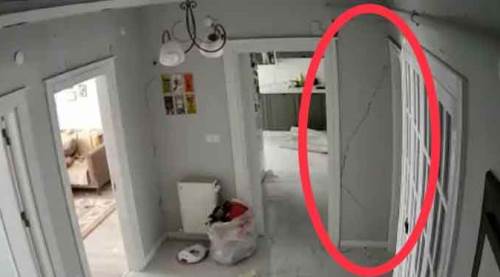 Depremin şiddeti kameralara böyle yansıdı