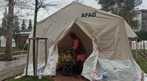 Depremin üzerinden 10 gün geçti ama...