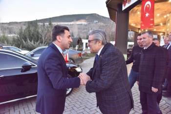 Depremzede Ailelerin Yaralarını Birlik Ve Beraberlik İçinde Sarıyorlar
