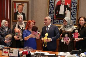 Depremzede Çocukların Bayram Hediyesi Kütahya’Dan
