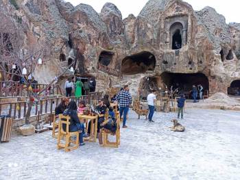 Depremzede Çocuklarla Frig Vadisi Gezdi
