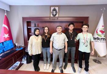 Dereceye Giren Öğrencilere Cumhuriyet Altını
