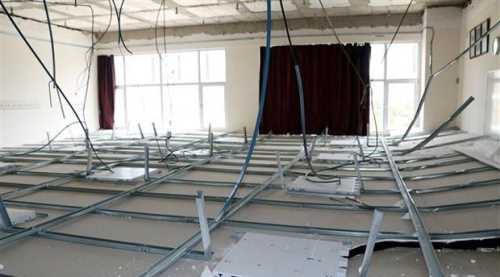 Derste sınıfın tavanı çöktü