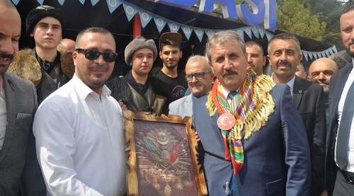 Destici Söğüdün Erenleri'ni söyledi