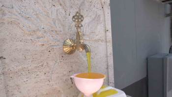 Deterjan Hayrat Çeşmesiyle İsrail’E Karşı Protestoda Çığır Açtı
