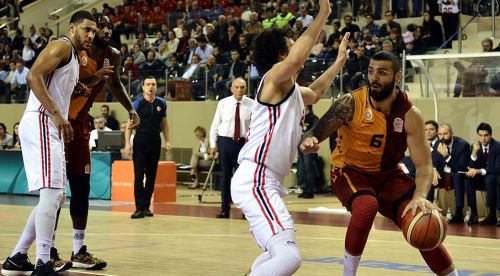 Dev adamlar Aslanı 70 - 64 devirdi