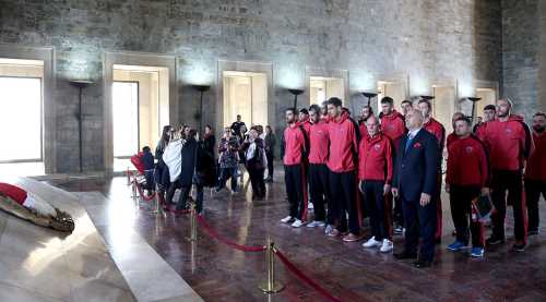 Dev adamlar Ata’nın huzurunda